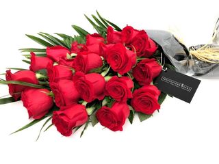 Ramo de 21 rosas rojas variado