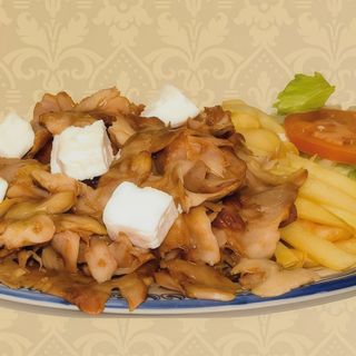 Plato con queso y bebida