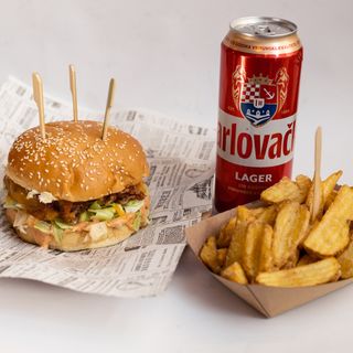 Pata Negra burger 180g + pomfrit + Karlovačko 0,5