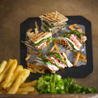 Клуб сандвич с пилешко филе