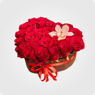 წითელი ვარდები გულის ფორმით