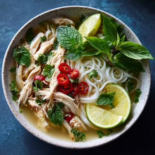 51. Zupa PHO BO kurczak