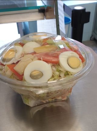 Ensalada Mixta Con Huevo Y Atún (1000 cc)