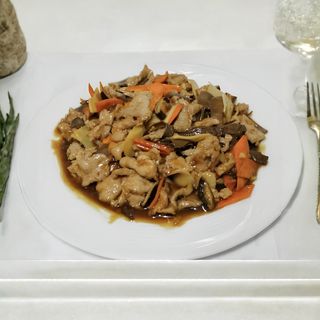 81. Свиско с гъби Сянгу и бамбук (600г)