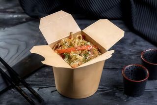 Makaron chrupiący z kurczakiem