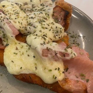 La milanesa de pollo con queso provolone pizzaiola