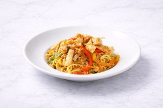 Wok s piletinom i rezancima