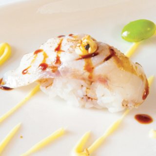 297.nigiri branzino scottato al salsa(2pz)手握喷火白鱼汁水