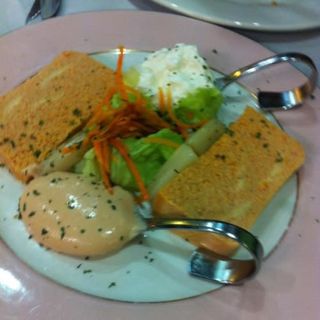 Pastel de Cabracho con Dos Salsas