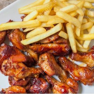 Alitas de Pollo (10u) + Patatas Fritas