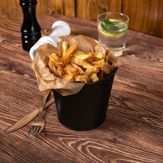 Kubełek dużych frytek