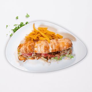 Sándwich De Chancho Con Papitas Fritas