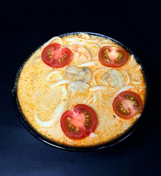 Суп Том Ям з локшиною (500г)