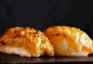 100. Nigiri De Salmón Flambeado (2 Pzs.)