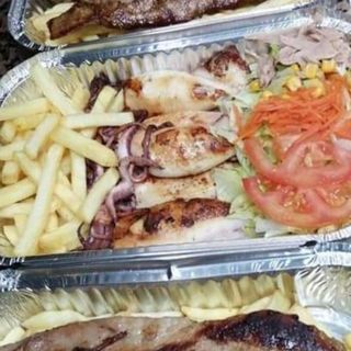 CHIPIRON PLANCHA PAPAS ENSALADA Y ALIOLI