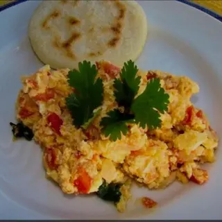 Arepa con Huevo Revuelto