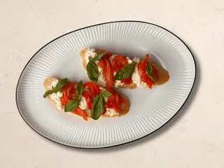 Брускети з печеним перцем та страчателою (155g)