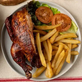 Plato De 1/2 Pollo Asado Con Papas Fritas Y Ensalada