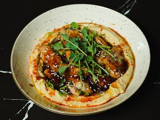 Хумус з куркою в кисло - солодкому соусі (340g)