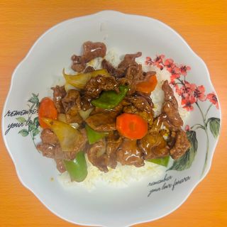 Ternera salteado con arroz blanco 