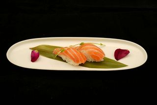 29. Nigiri salmone - 2 pezzi