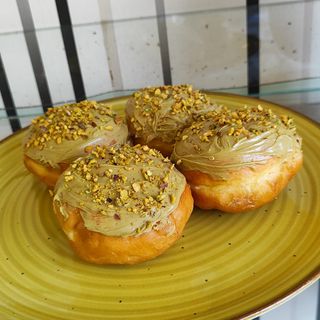 Gogoși cu crema de fistic 