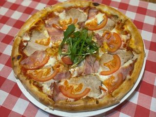 Піца з бужениною та беконом велика (520g)