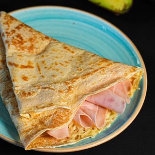 Crepe De Jamón York y queso + agua 