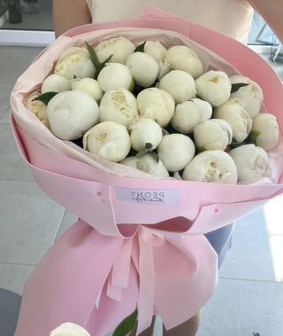 Buchet din 25 bujori albi