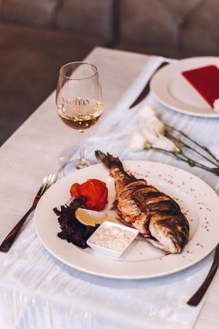 Dorado cu roșii zvintate