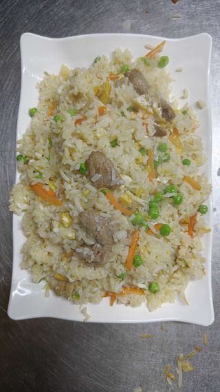 Пържен ориз с телешко (700г)