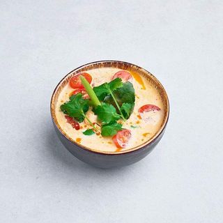 Zupa Tom kha z kurczakiem