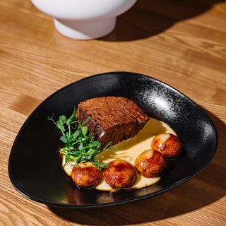 Beef ribs cu crema de cartof si ciuperci saute