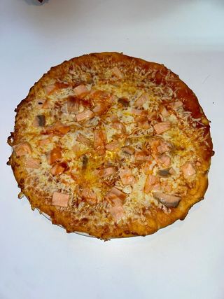 Pizza De Salmón (33.5 Cm.)