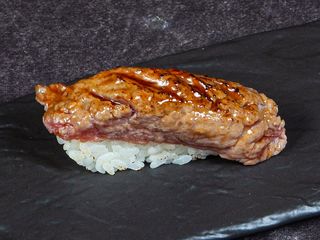 Սուշի հորթի մսով