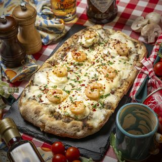 Pinsa Trufe,Creveți si Burrata