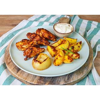 Chicken wings & potato wedges