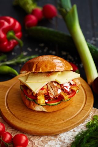 Чизбургер с курицей (200 гр.)