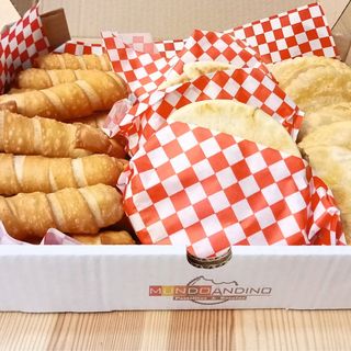 Combo ANDI MIX:  3 Arepas Andinas  + 6 Pastelitos + 6 Tequeños Queso
