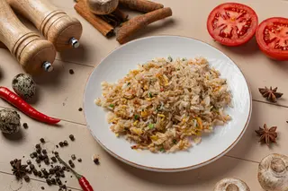 Рис жареный с куриным омлетом (200гр)