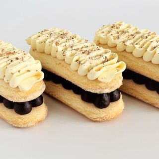 White chocolate éclair