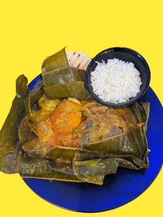 Tamal De Maíz Con 3 Carnes Y Arepa O Arroz