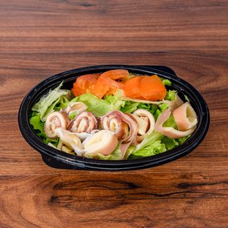 Salata sa pršutom i sirom 170g