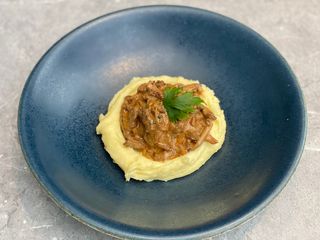 Бефстроганів з пюре