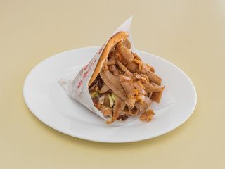 Pita Kebab Lechuga, Tomate, Cebolla, Carne MIXTO y Salsa Especial Kebab