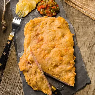 Cachopo XL de ternera asturiana IGP relleno de beicon y queso + patatas