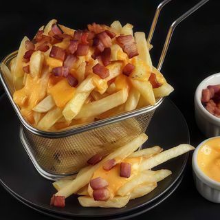 Batata frita com queijo cheddar e bacon aprx. 200g