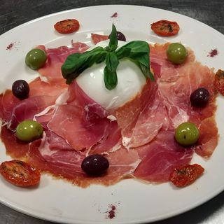 Prosciutto E Mozzarella Di Bufala 