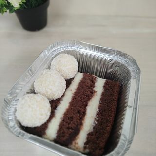 Fatia Bolo Beijinho + Brigadeiros