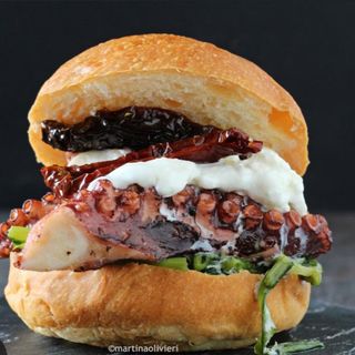 Menu di pesce - Panino con polpo arrosto